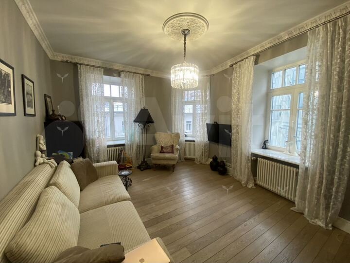 4-к. квартира, 97 м², 4/5 эт.