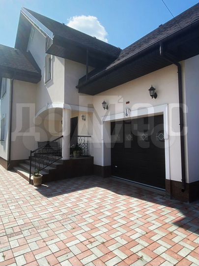 Коттедж 307 м² на участке 12 сот.