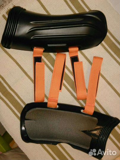 Горнолыжная защита голени