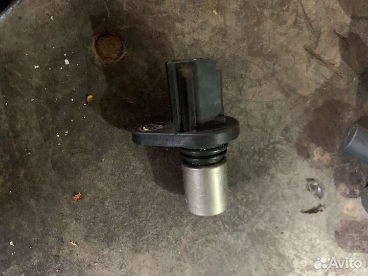 Датчик положения распредвала Toyota Avensis