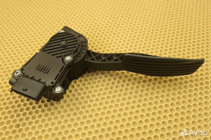 Педаль газа электронная LADA Priora