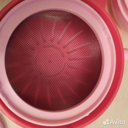 Соковыжималка и терка (ручной кухонный комбайн)