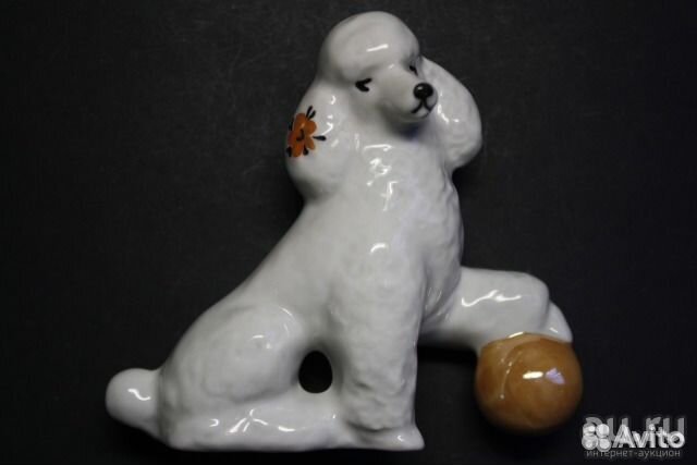 Новая статуэтка Пудель с мячом Дулево