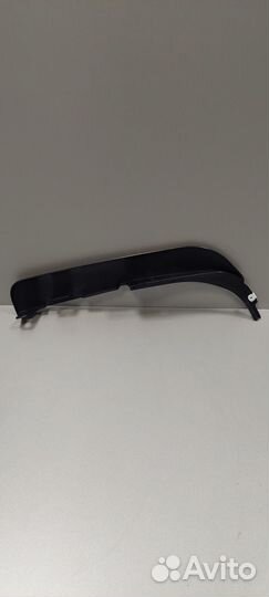 Брызговик передний левый Land Rover Discovery L319