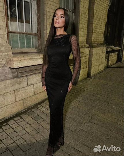 Платье потфигуре макси