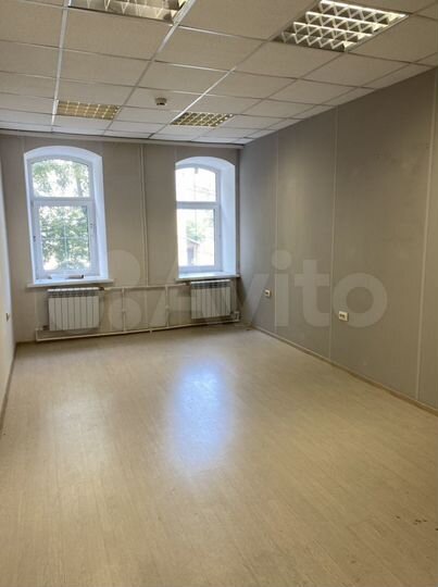 Здание, 590 м²