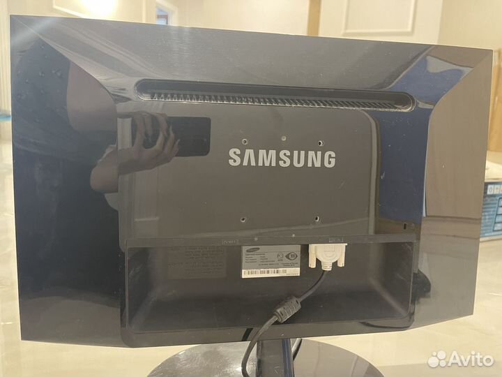 Цветной монитор Samsung P2250