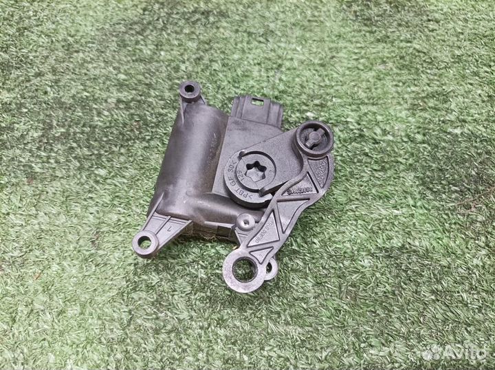 Моторчик заслонки печки VW Jetta 2005-2011