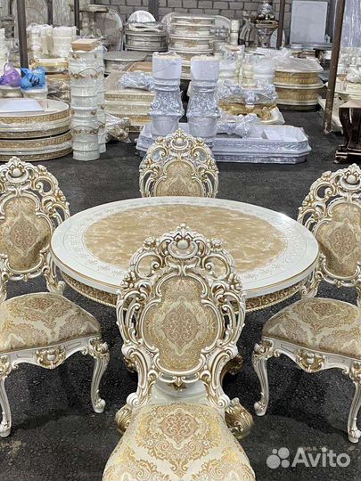 Кухонный стол и стулья