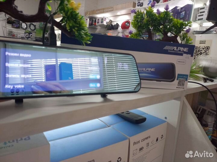Видеорегистратор-зеркало Alpine DRM-M10