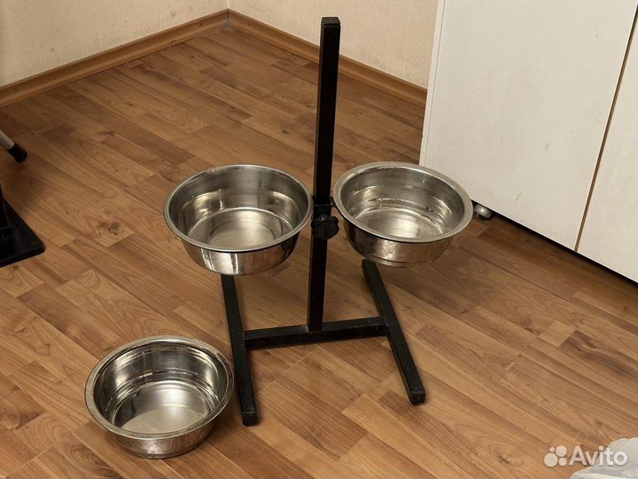 Подставка с регулируемой высотой и миски для собак