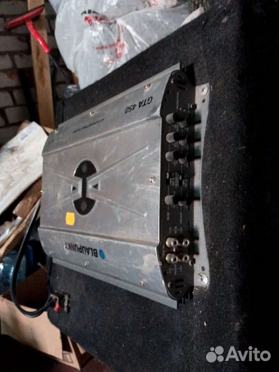 Сабвуфер и усилитель в автомобиль