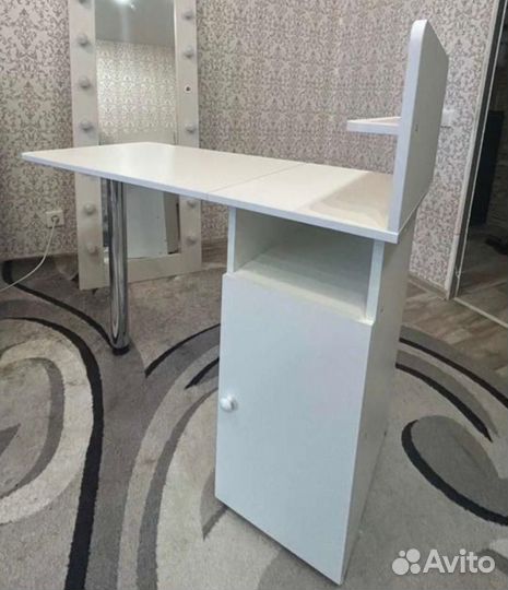 Маникюрный стол складной