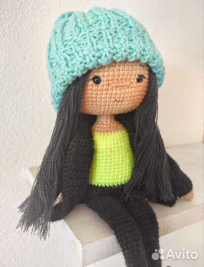 Вязаная интерьерная кукла