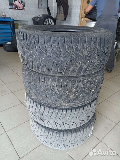 Bridgestone Blizzak Spike-02 215/55 R16