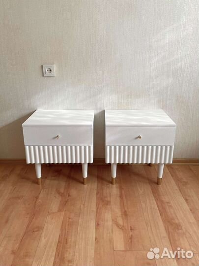 Тумбочка прикроватная