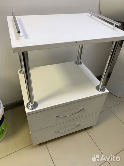 Тумба на колесах