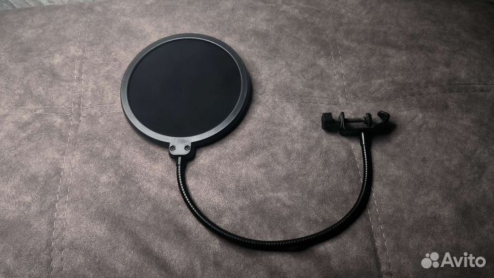 AKG P120