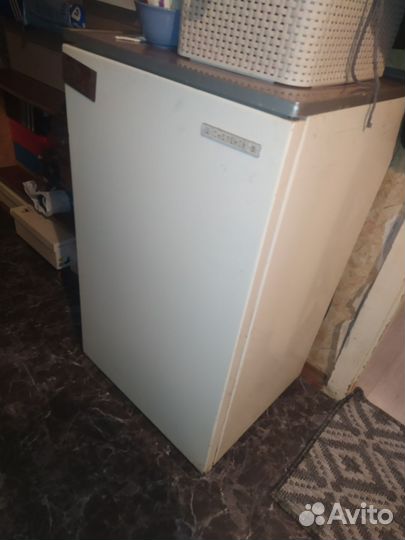 Холодильник маленький б/у