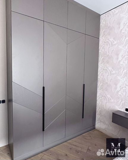 Шкаф с встроенной гладильной доской