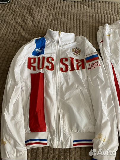 Костюм спортивный