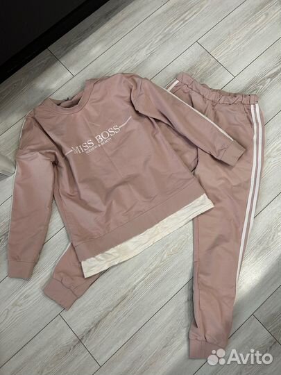 Женский спортивный костюм