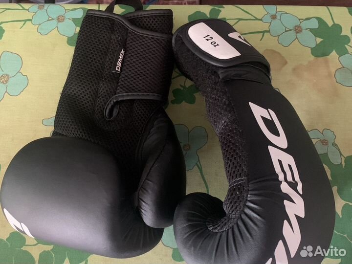 Боксерские перчатки, шлем, ракушка