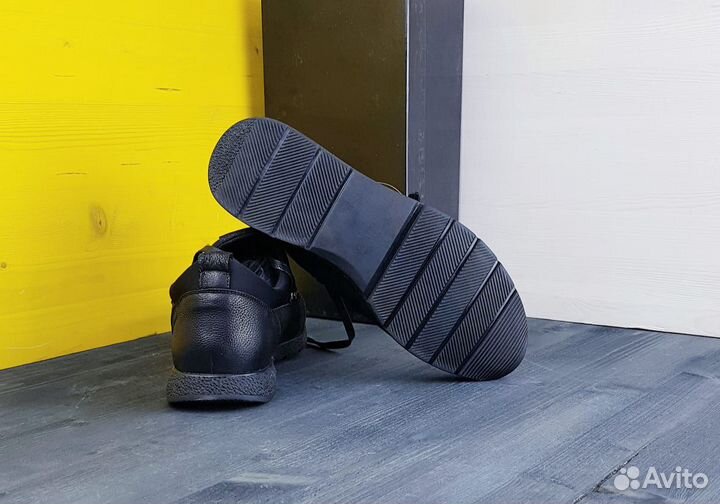 Armani кроссовки новые мужские