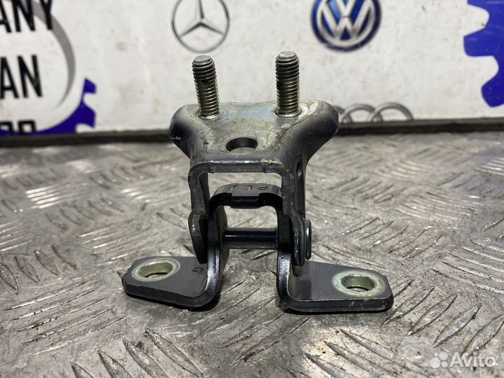 Петля двери задняя правая верхняя Лансер 10 Lancer