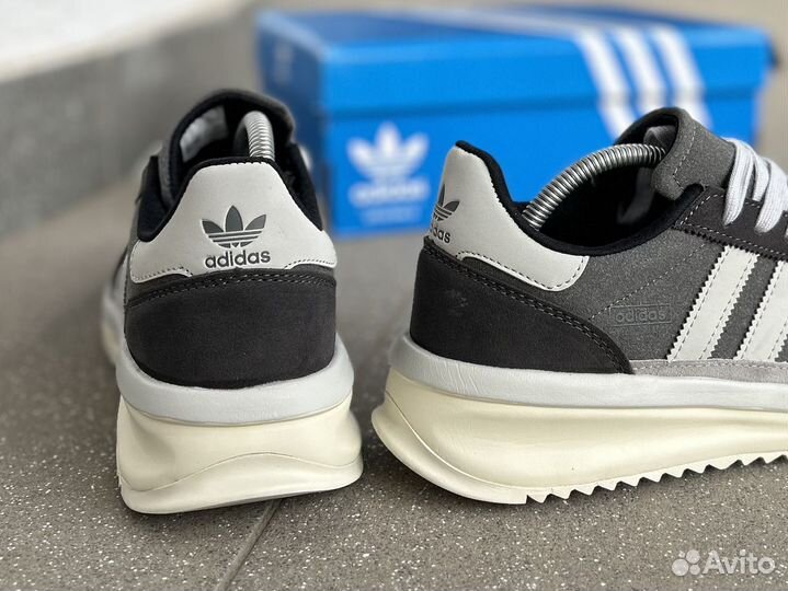 Кроссовки Adidas