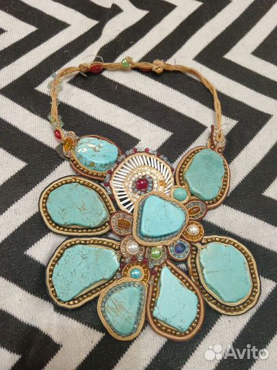 Украшение на шею
