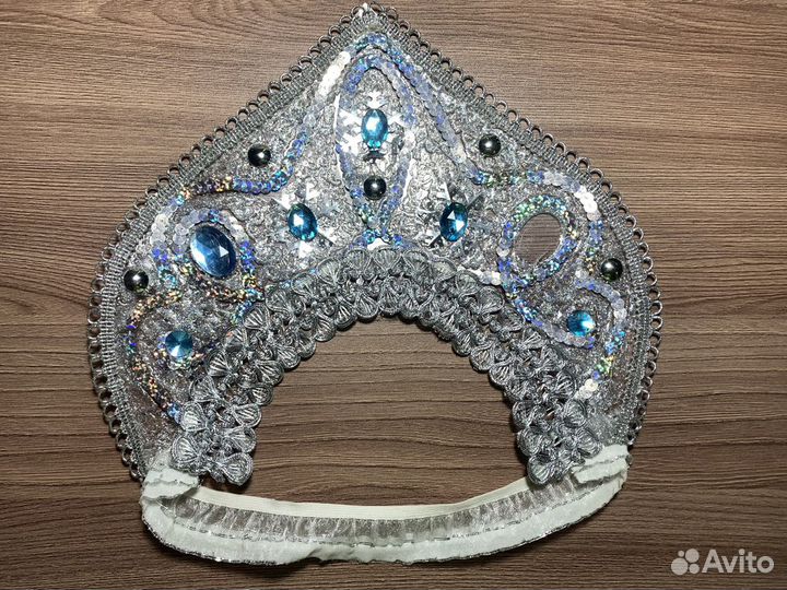 Кокошник ручной работы