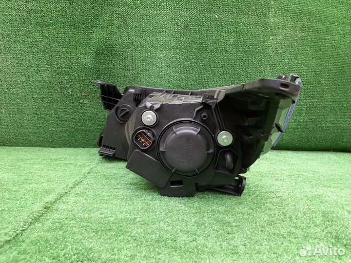 Фара правая Kia Rio 3