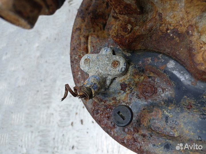 Кулак задний левый Toyota Corolla 7 E100 1.6 4A-FE