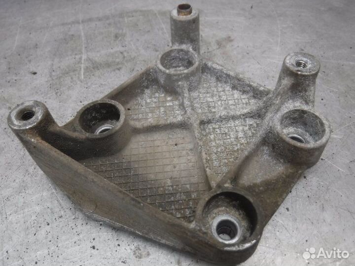 Кронштейн компрессора Peugeot 207 ET3J4 2008