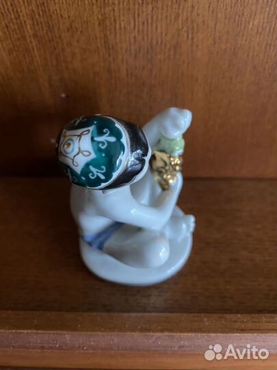 Статуэтка «Узбек с виноградом» лфз