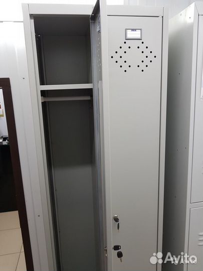 Шкаф металлический для одежды