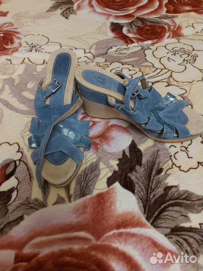 Сандали новые