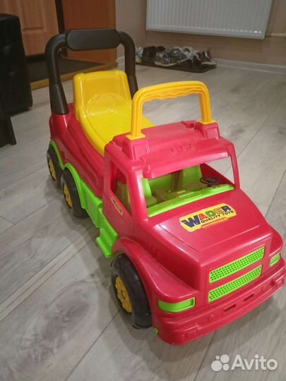 Машинка каталка толокар
