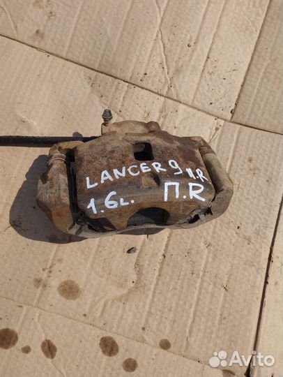 Суппорт передний правый Mitsubishi Lancer 9