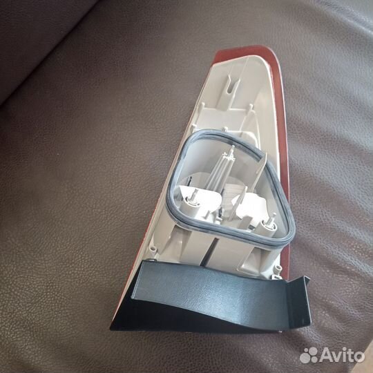 Фонарь задний правый Ford Mondeo 2007431-1973R