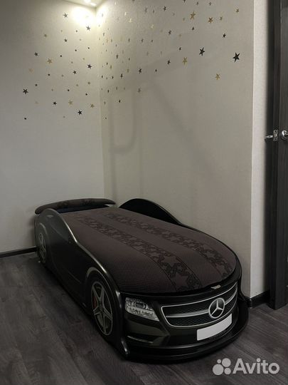 Детская кровать машина