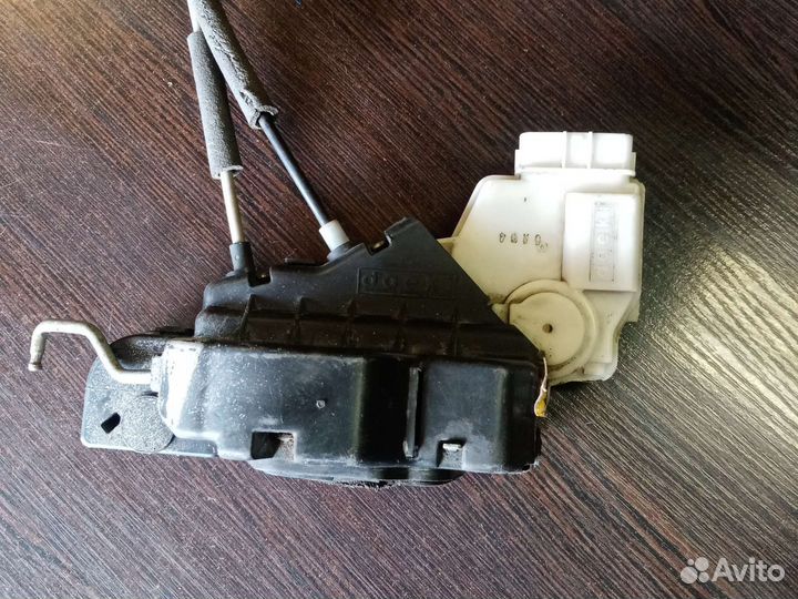 Замок двери передний правый Hyundai H 1