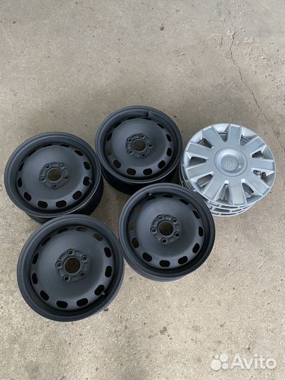 Оригинальные диски r15 5х108 Ford с колпаками