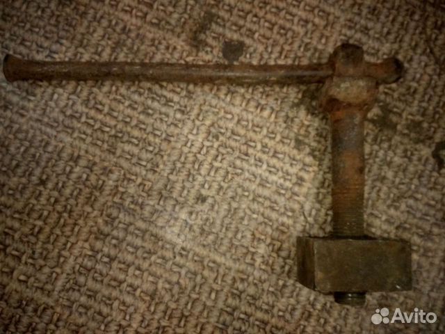 Старинные столярные тиски для верстака