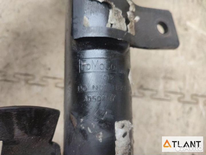 Стойка передняя правая mazda biante