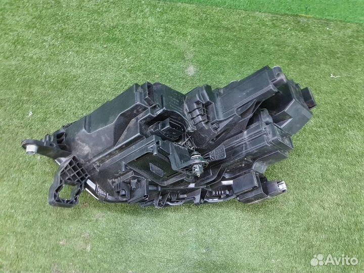 Фара правая Volkswagen Polo