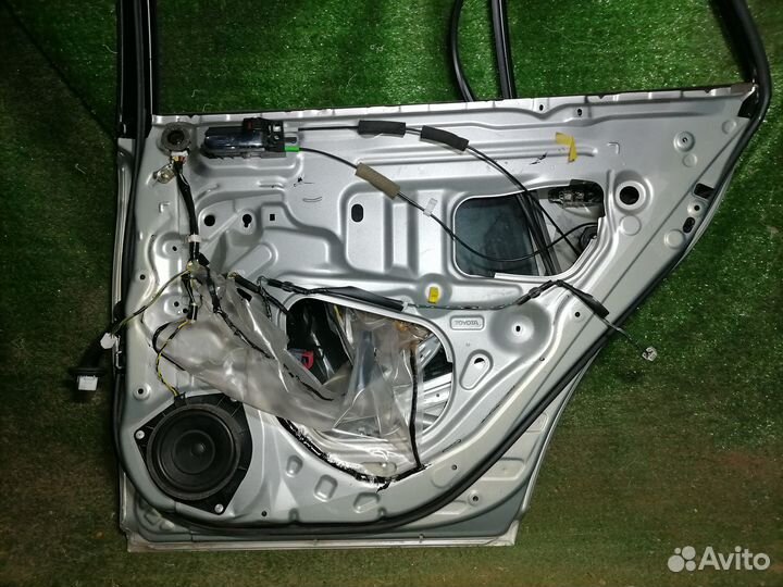 Дверь задняя правая Toyota Avensis AZT250 Пустая