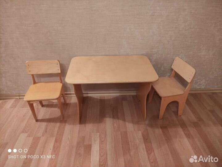 Детский стол и стулья