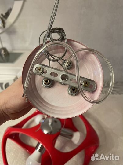 Пара потолочных светильников